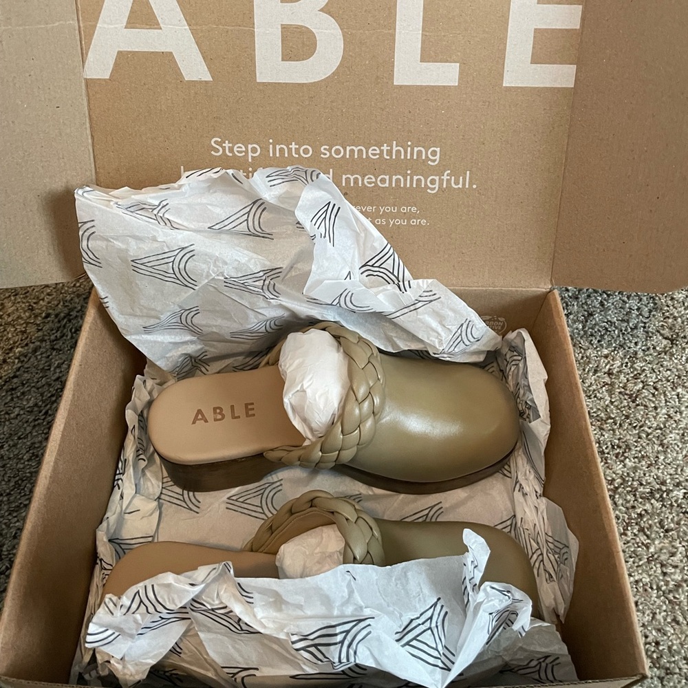 Able Whiley Clog - image 4